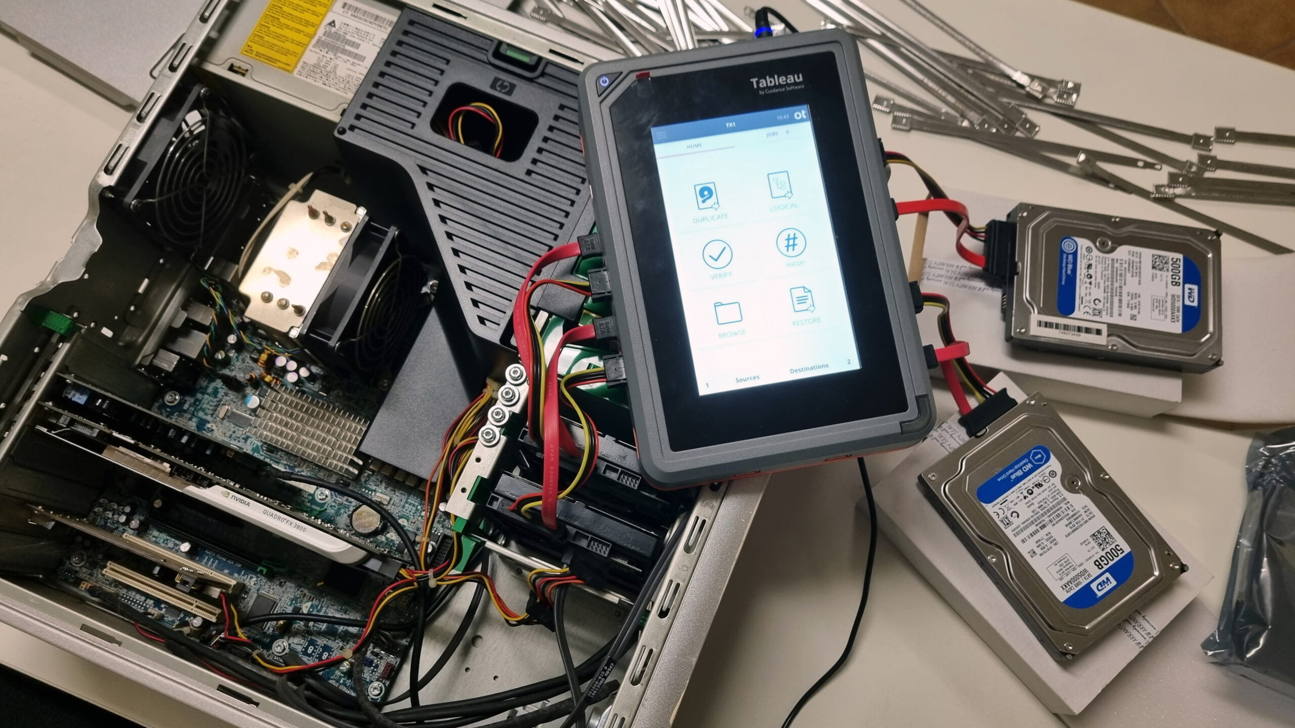 Duplicatore forense in funzione